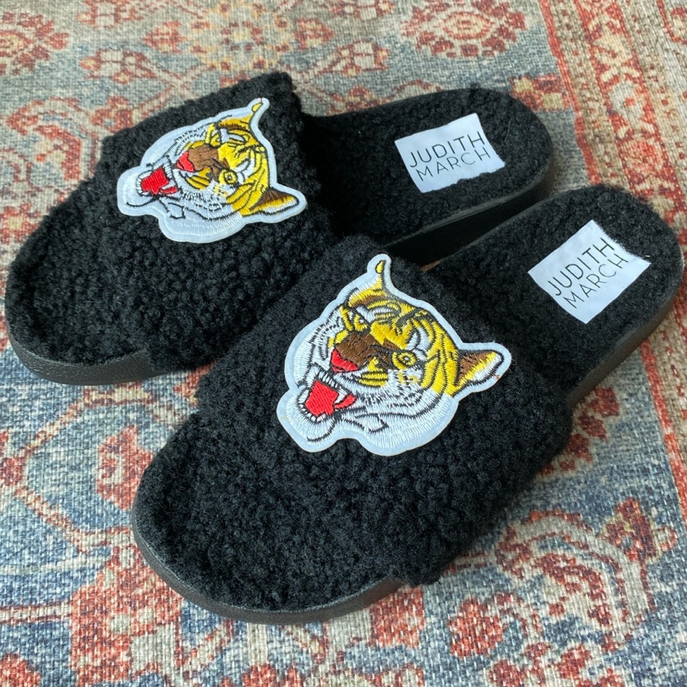Judith March Anthropologie Victory Black Fuzzy Tiger Slippers Size 11